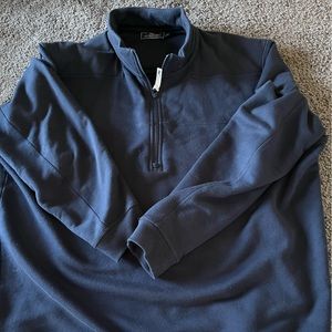Men’s Vineyard Vines quarter zip. Good condition, size XL.